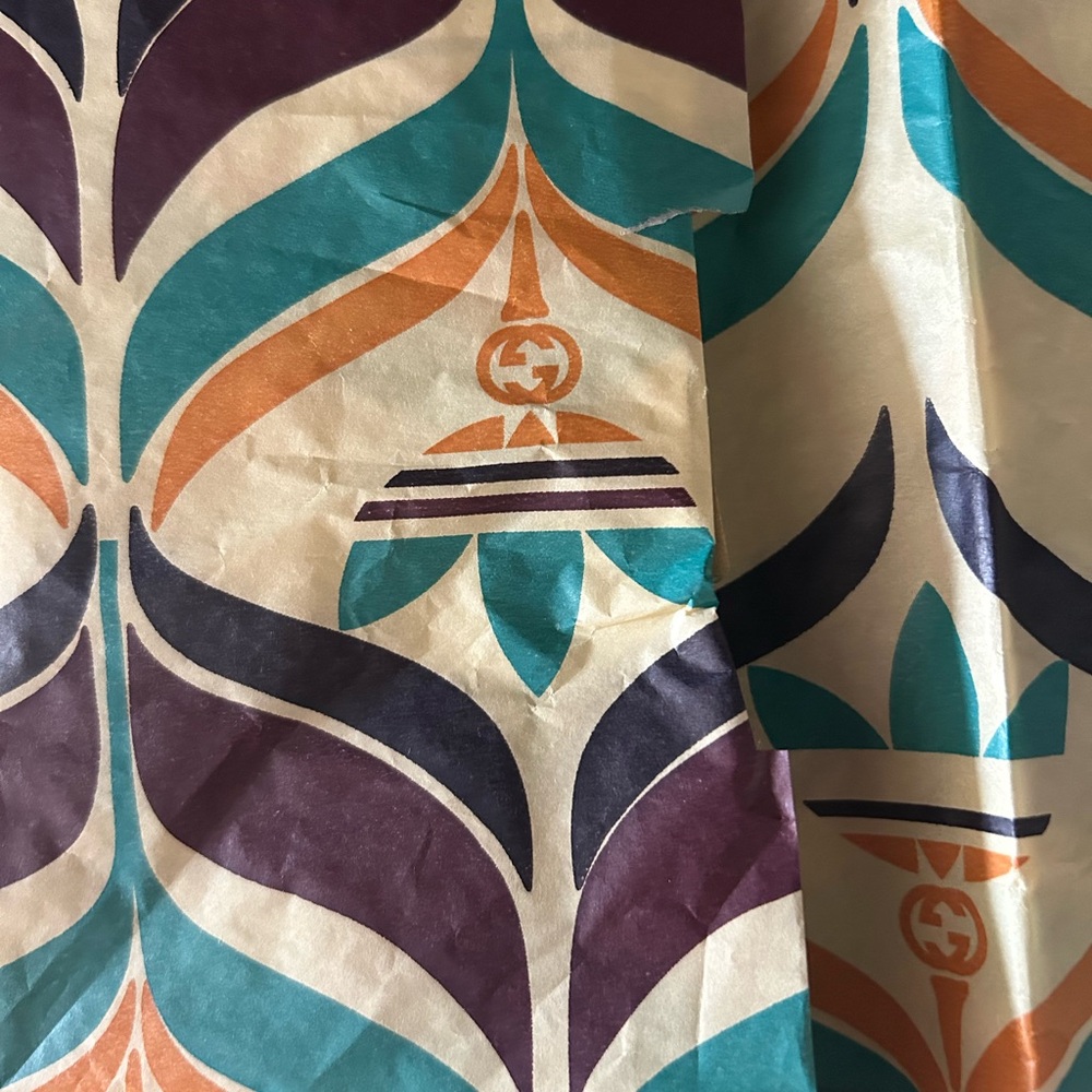 Removing Listing Soon - Gucci x Adidas Collab Merchandise Gift Wrap - Picture 10 of 12
